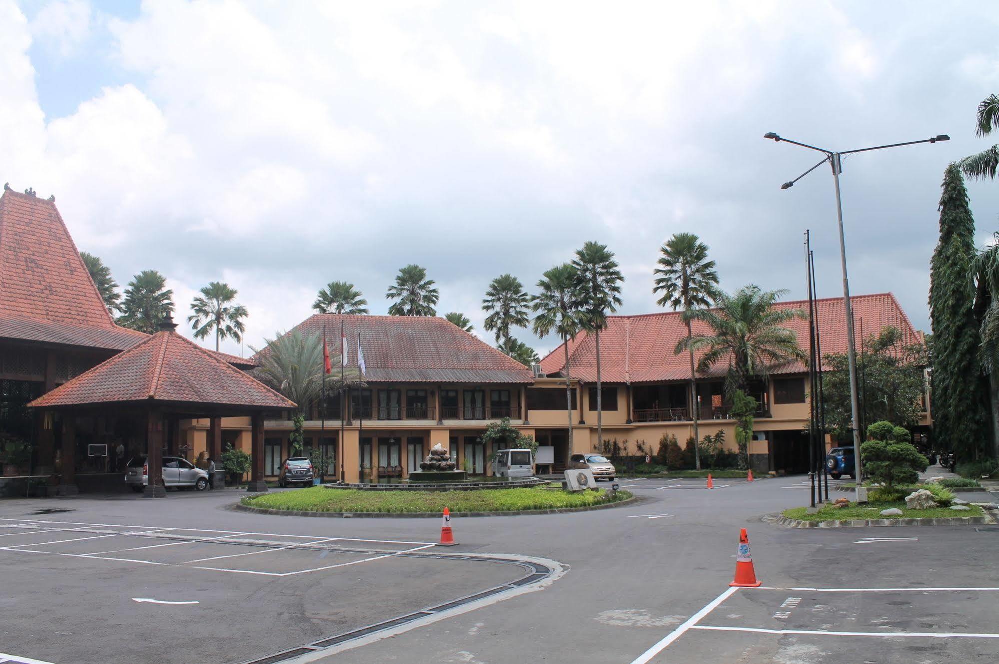 Laras Asri Resort&Spa Salatiga Exterior foto